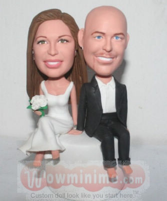 Sitting on wedding cake BW23